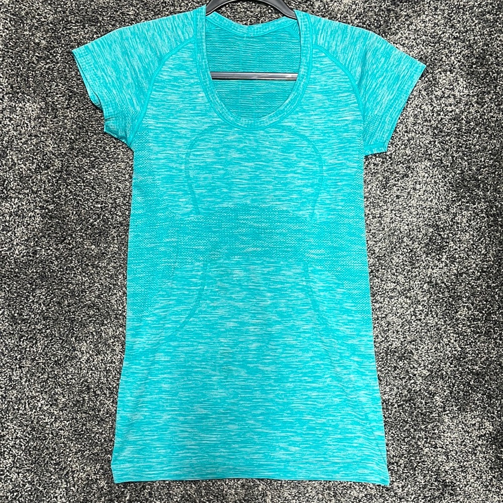 Lululemon Tee